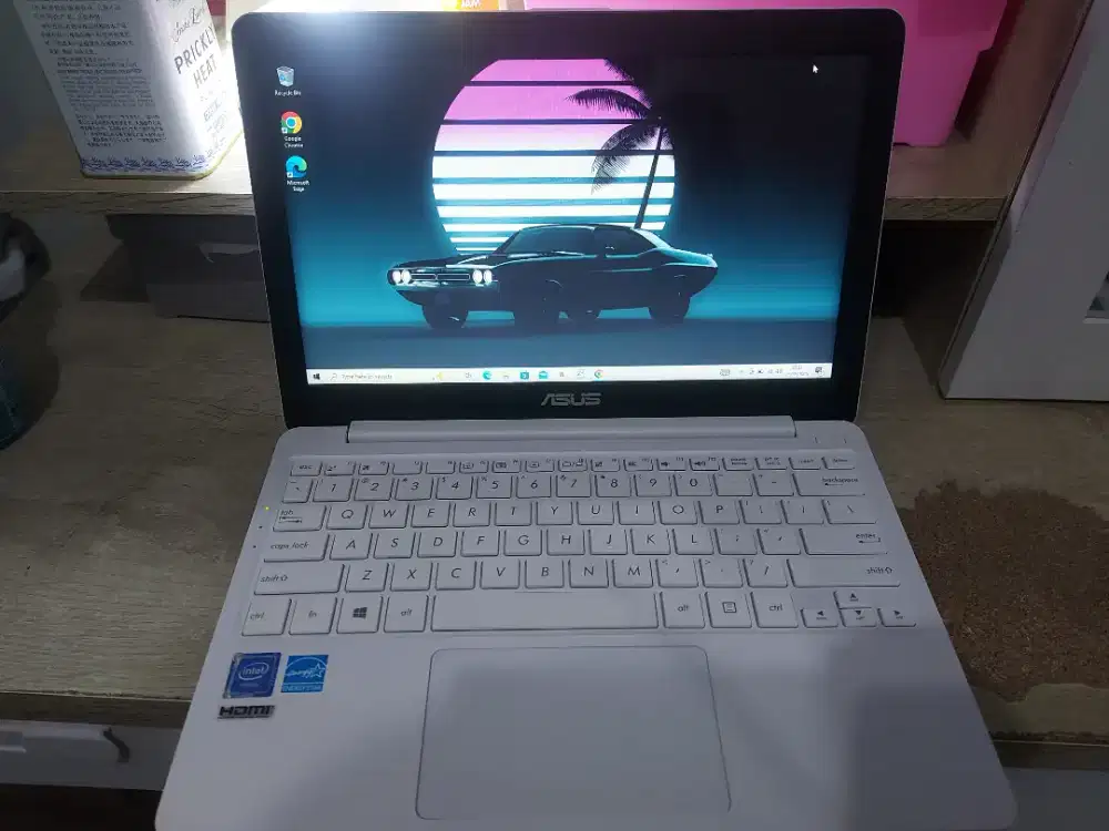 LAPTOP ASUS PUTIH 100% GOOD CONDITION