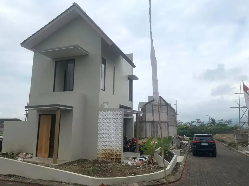 Villa Dua Lantai dengan Pool dan Rooftop di Kota Batu