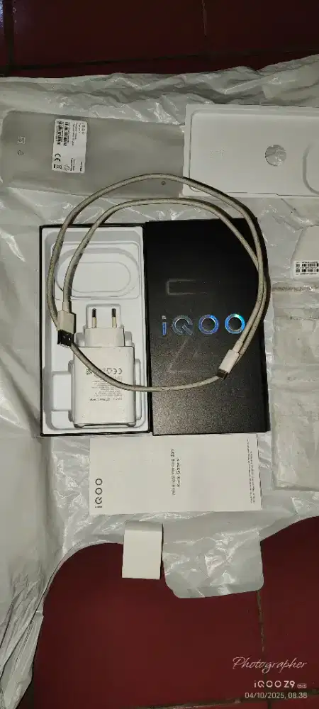 No minus Iqoo z9 5g.8+8 gb memori penyimpanan 256 gb. Kamera 50mp