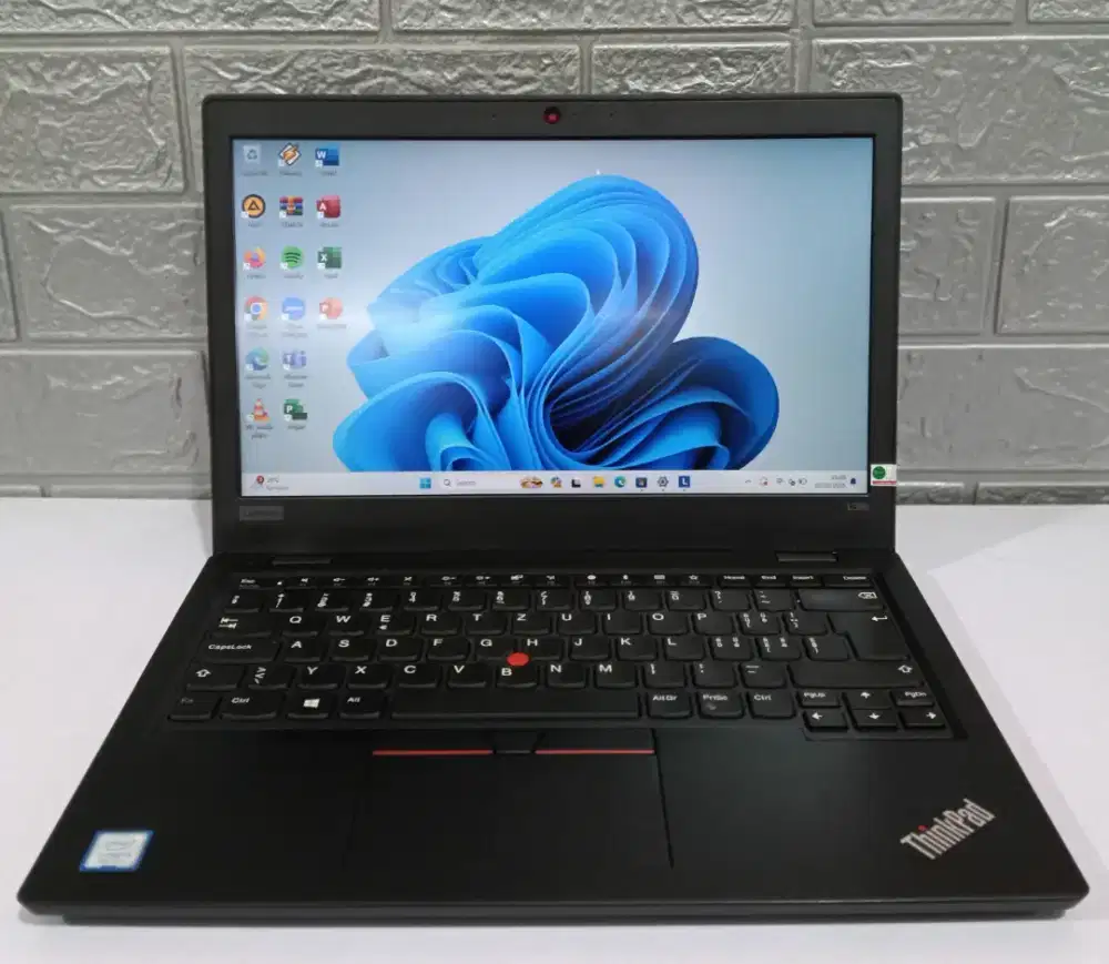 Lenovo Thinkpad L390 touchscreen Intel core i5 Gen 8 ram 8gb SSD 256gb