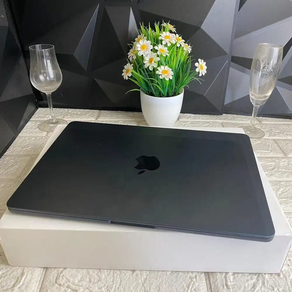 Macbook air M2 Fullset ori Like new BH 94% Bisa COD