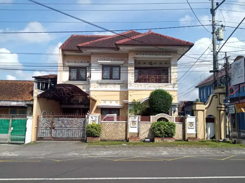 BU Rumah Tepi jalan  cocok buat usaha di Tengah Kota Dekat Gembiraloka
