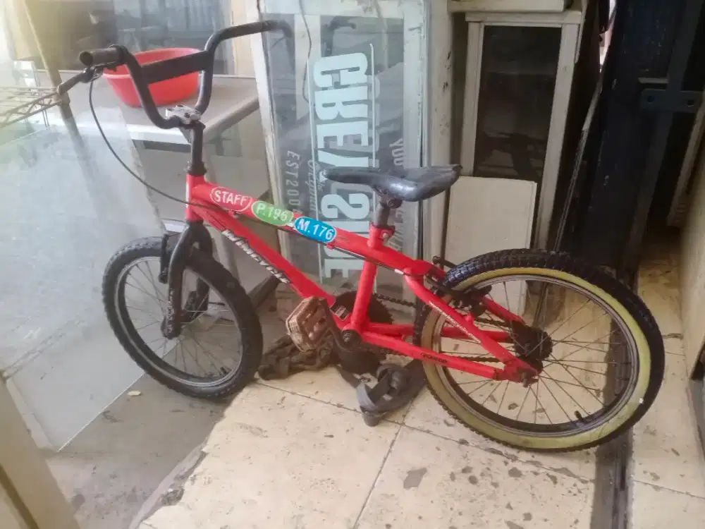 Sepeda BMX ukuran 18