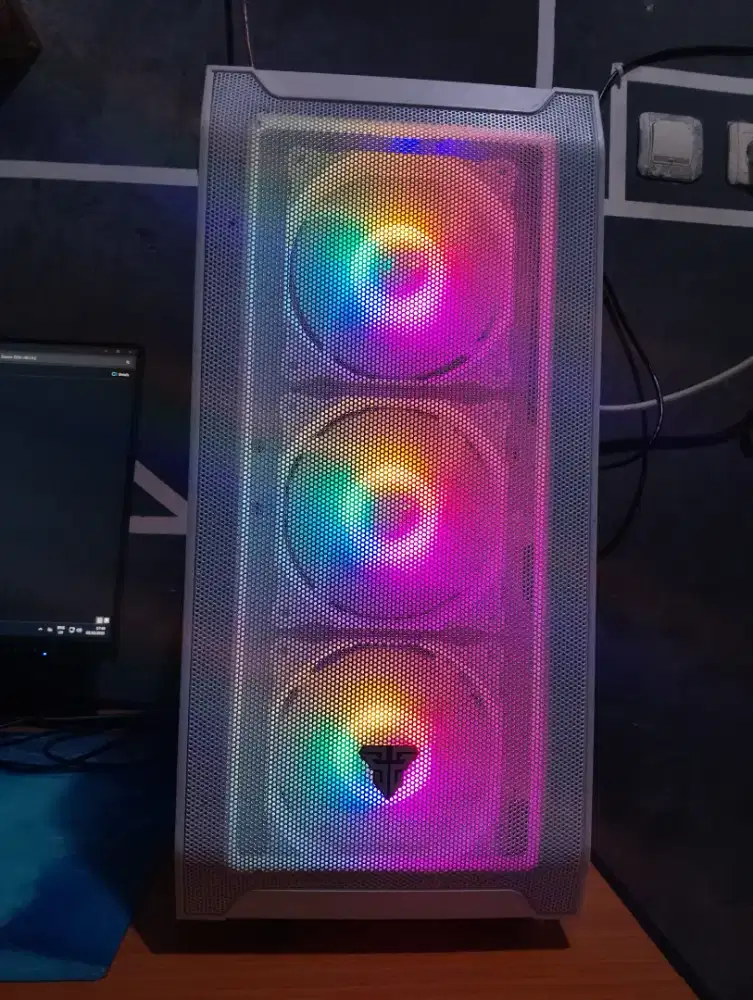 Komputer PC gaming Ryzen rx6500xt Ram 16GB NVme 256 HDD BU