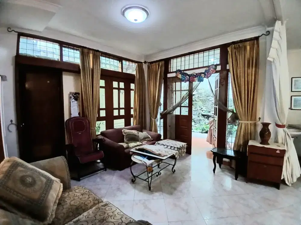 Rumah Asri 2 Lantai Luas Strategis di Setra Murni, Bandung