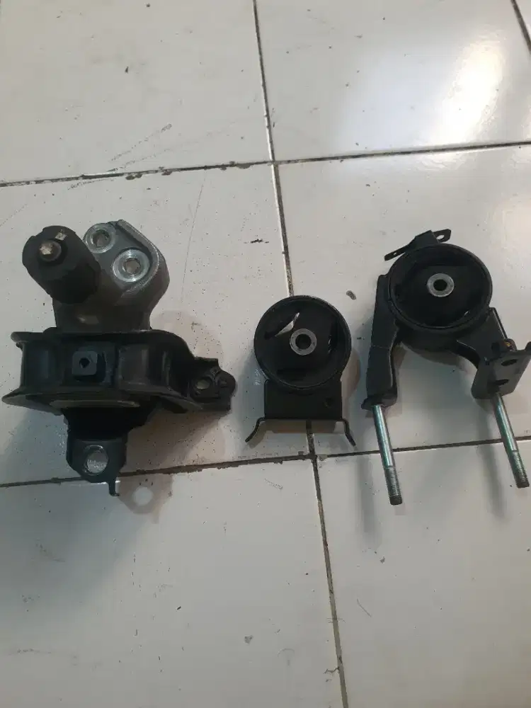 Engine mounting vios old