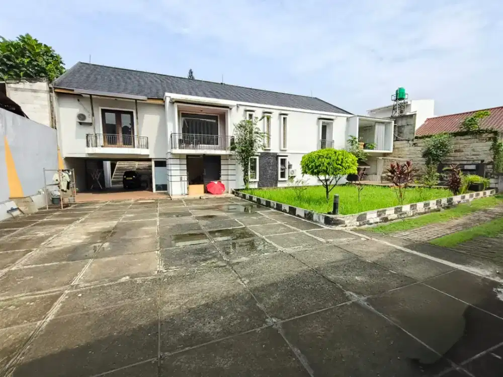 DIJUAL RUMAH TANAH LUAS ADA KOLAM RENANG