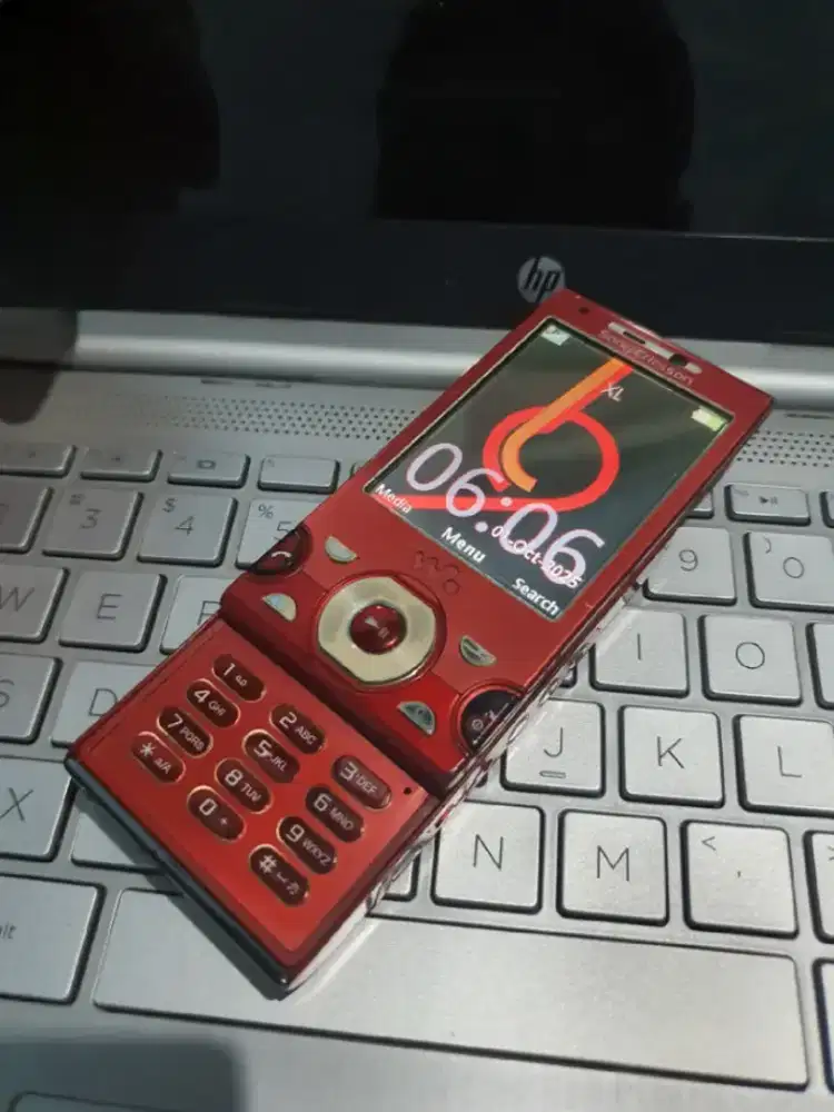 Sony Ericsson W995 Hikaru Merah