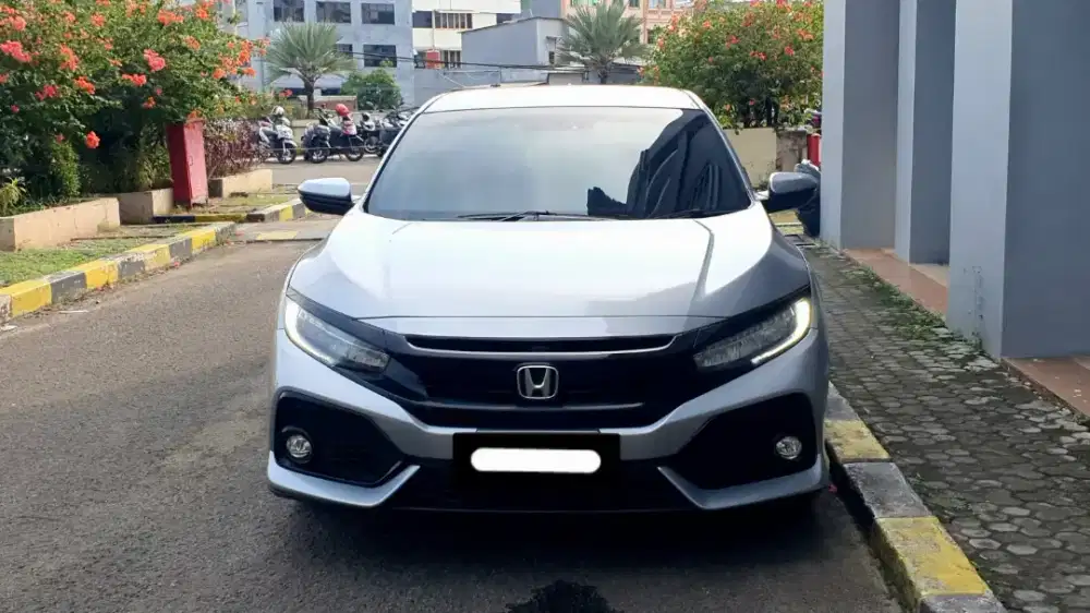 Honda civic hatchback turbo e 2018 silver