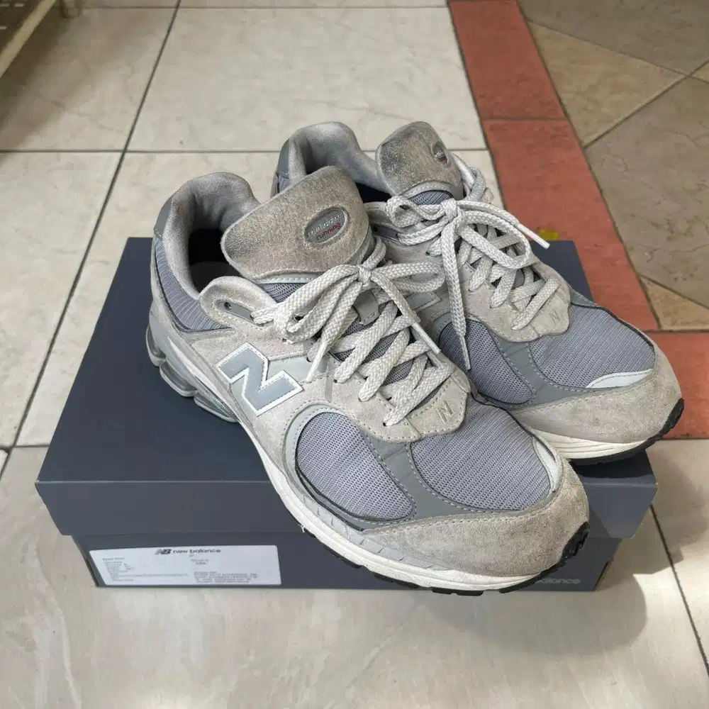 Sepatu sneakers new balance 2002r gore tex grey
