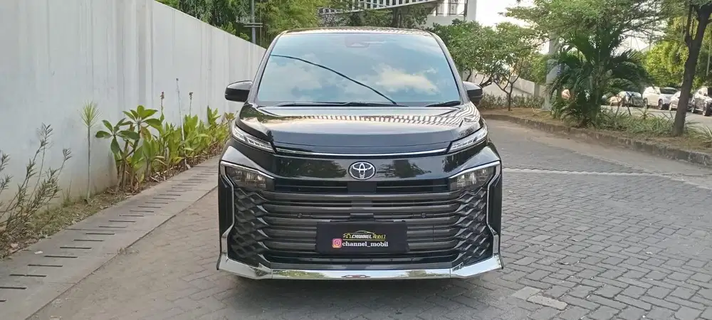 TOYOTA VOXY 2022 ANTIK KM 20 RB ISTIMEWA DIJAMIN PASTI SEPERTI BARU