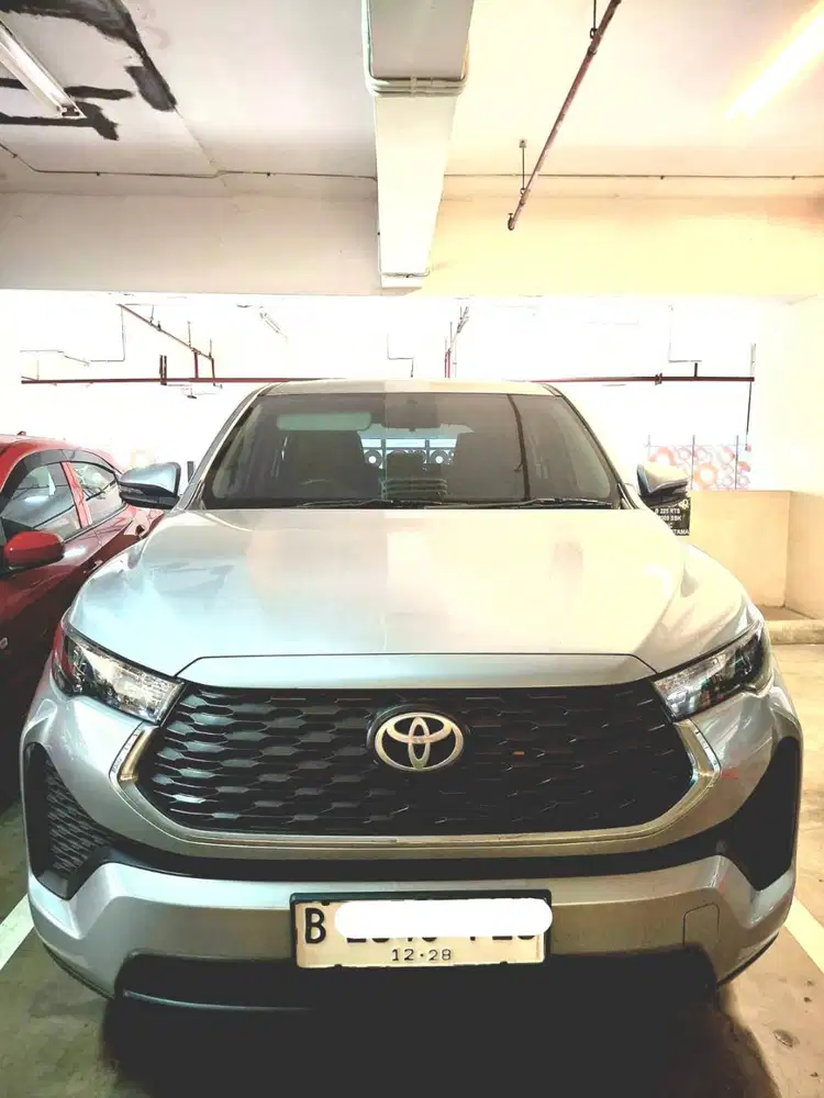 Toyota Innova Zenix 2.0 V AT  Hybrid 2024 Silver KM 14ribu Full Orisin