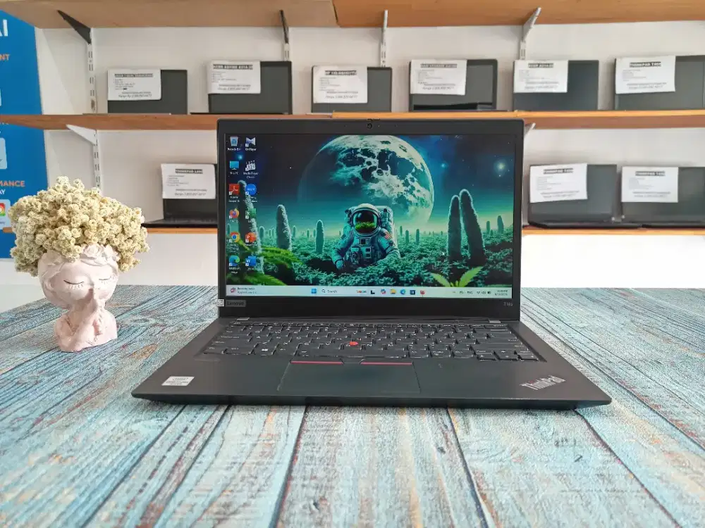 Laptop bekas Lenovo Thinkpad T14s , Intel Core i7-Gen10 Ram 8 GB