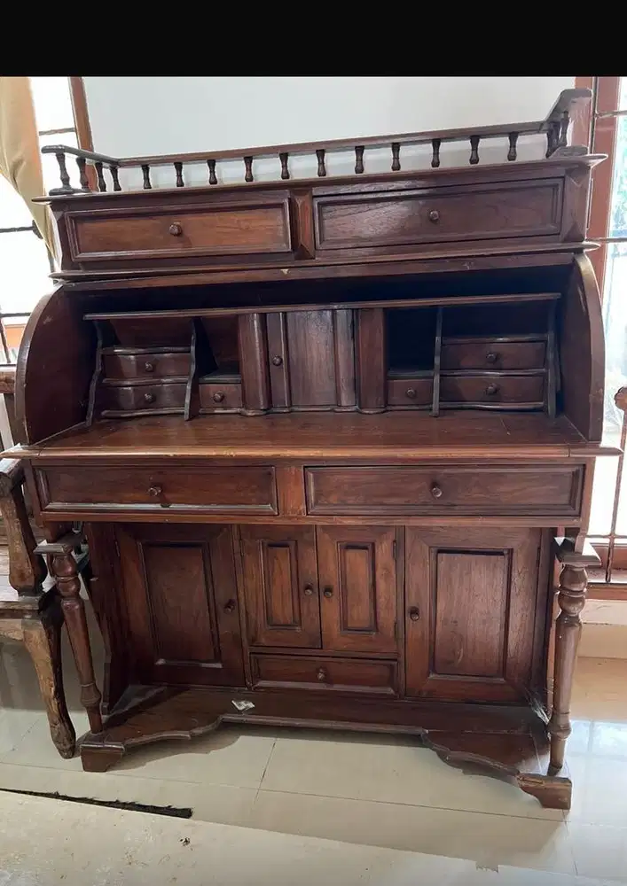 Lemari Antik Kayu Jati Asli