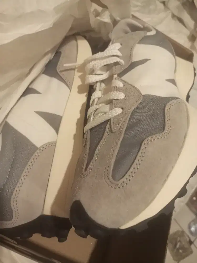 Sepatu New Balance 327