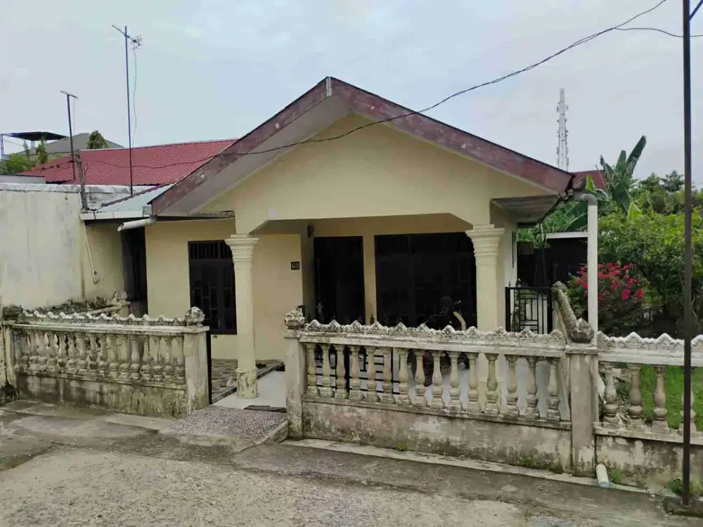 Rumah Dengan Halaman yang Luas di Tj.Gusta