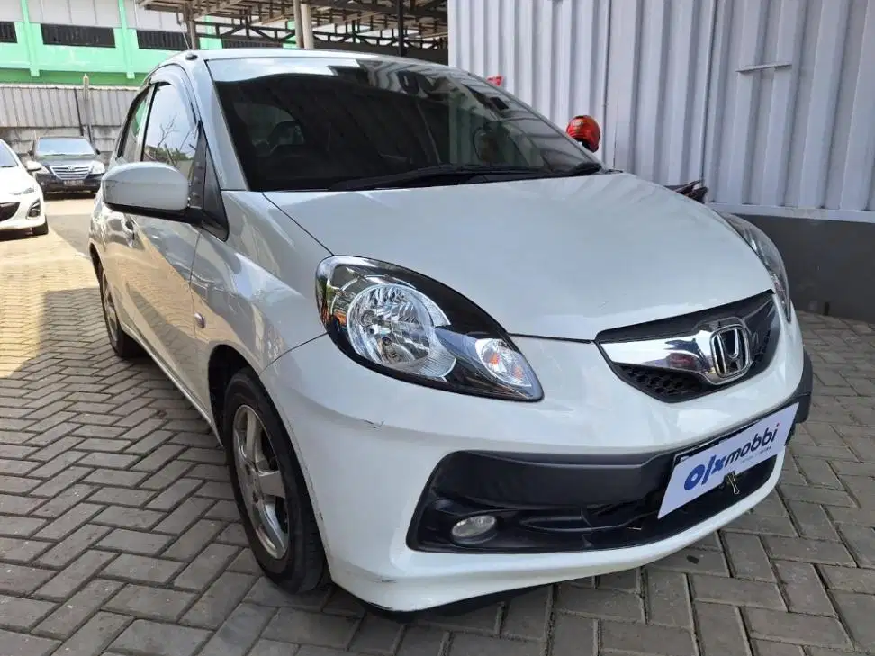 DP RENDAH Honda Brio 1.2 E Bensin-AT 2016 UYYS
