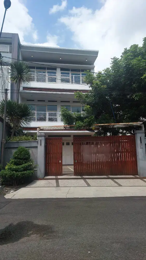 Rumah Besar untuk Keluarga/Home Office, 10 KT, 7 KM, LT550, LB700, SHM