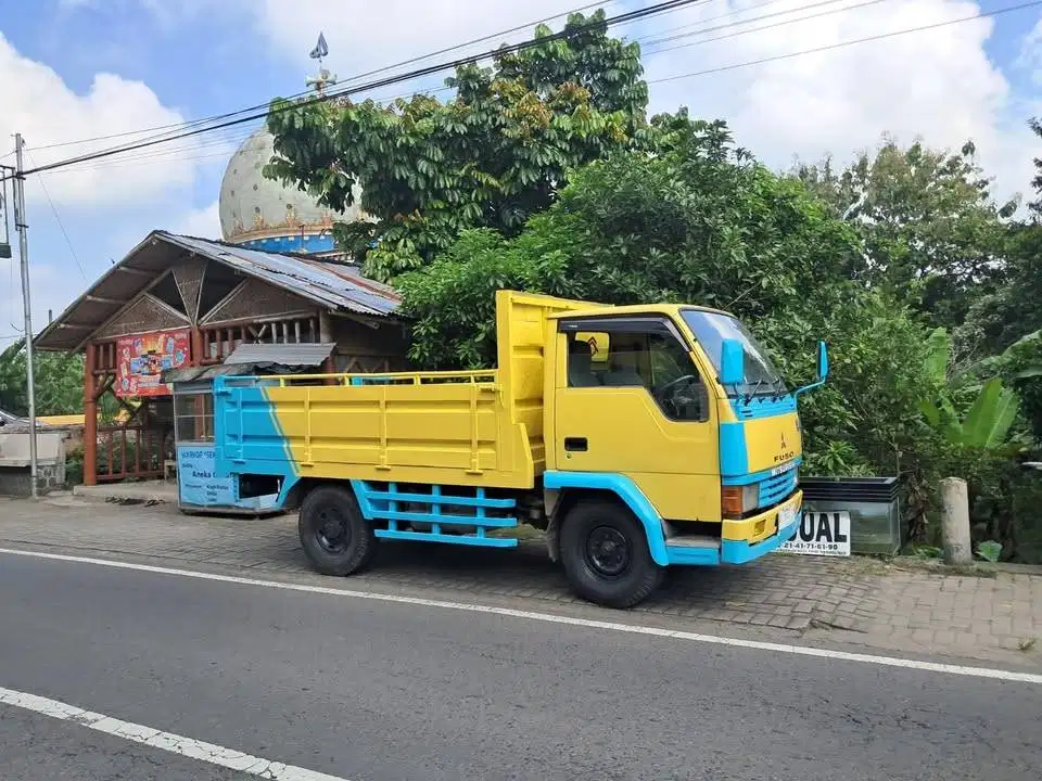 Mitsubishi Truck engkel 3.3 plat W 2006 yani mobil bekas sekoto