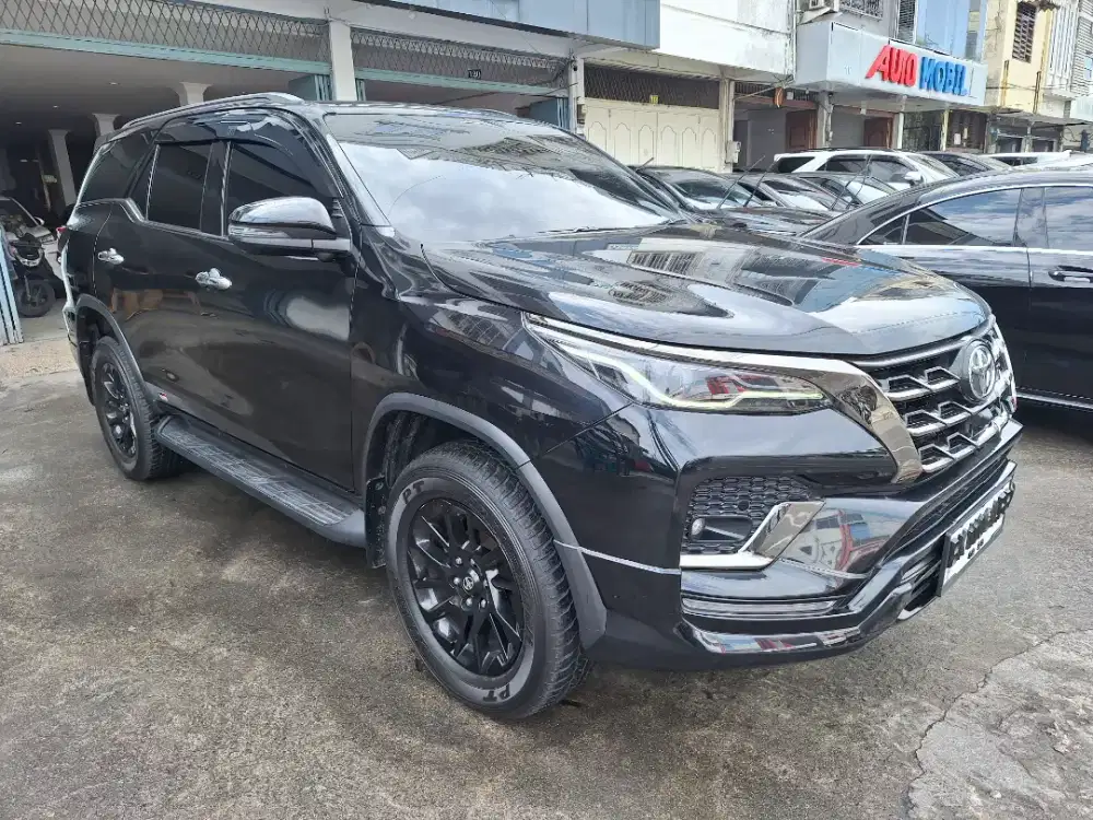 FORTUNER VRZ GR 2.8 TAHUN 2022 HITAM
