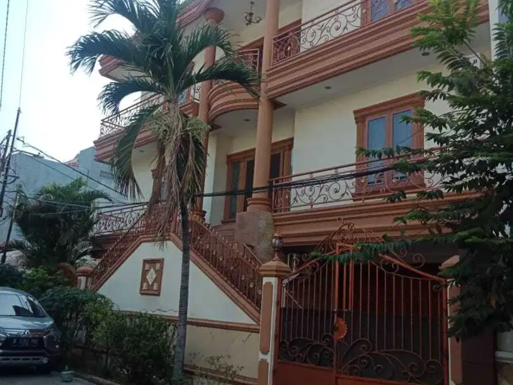 Dijual Rumah 3 Lantai di Kelapa Gading Jakarta Utara