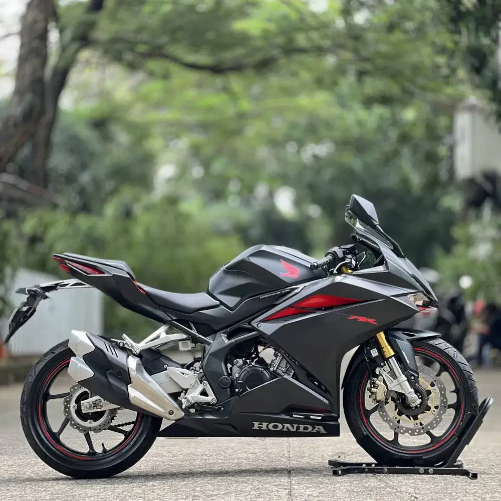 HONDA CBR 250RR ABS HITAM 2017 KM 1K PAJAK PANJANG SUPER GRES