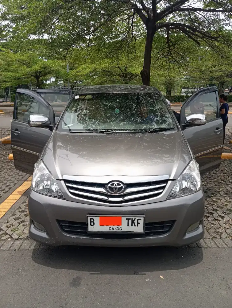Toyota Kijang Innova 2010 Bensin