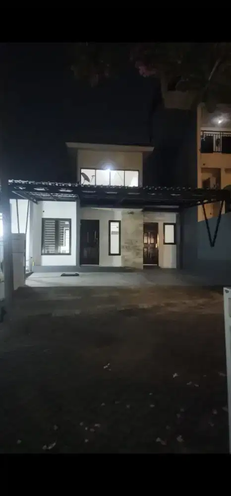 Dijual Rumah Asri nan Luas Parkir 2 Mobil di Tembalang
