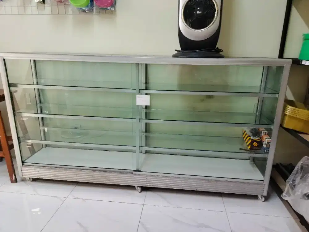 Etalase Second Kondisi Baik