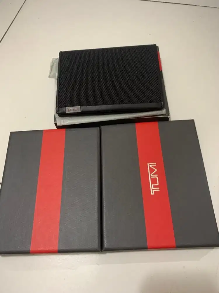 Dompet passport tumi original