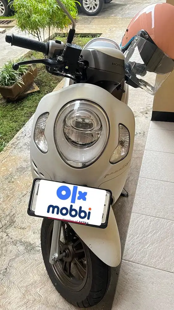 SCOOPY PRESTIGE KEYLESS 2024 Warna White Favorit