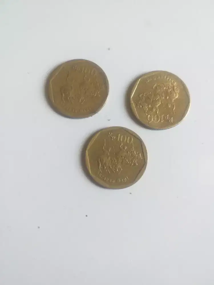 Uang koin logam 100 rupiah