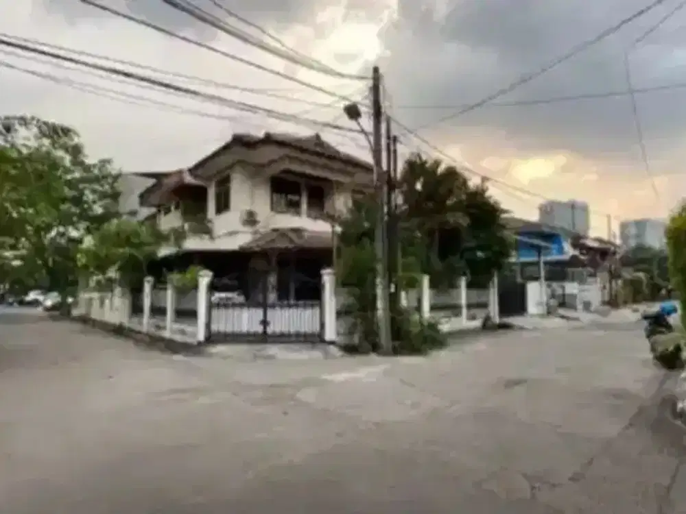 RUMAH MEGAH DI KELAPA GADING