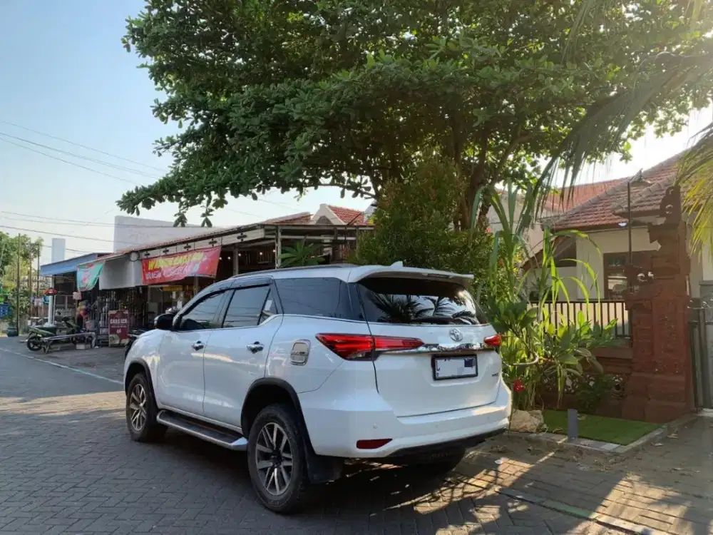 Toyota Fortuner 2.4 VRZ Diesel Matic 2019 Putih KM 76rb Record