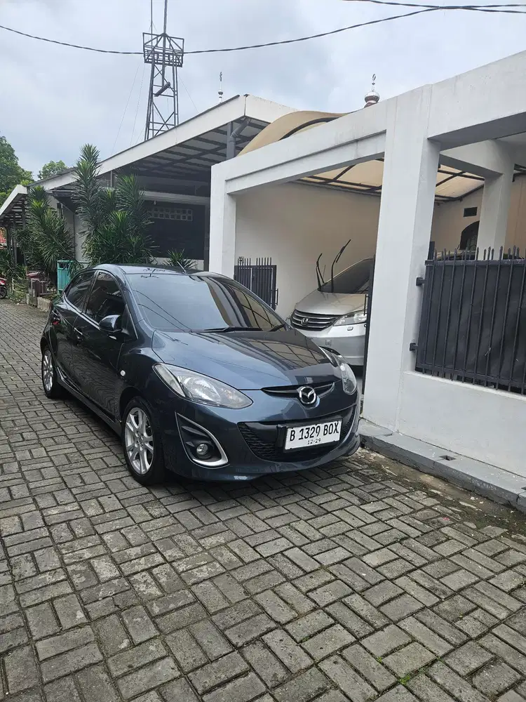 Mazda 2 Type R (tertinggi) thn 2011