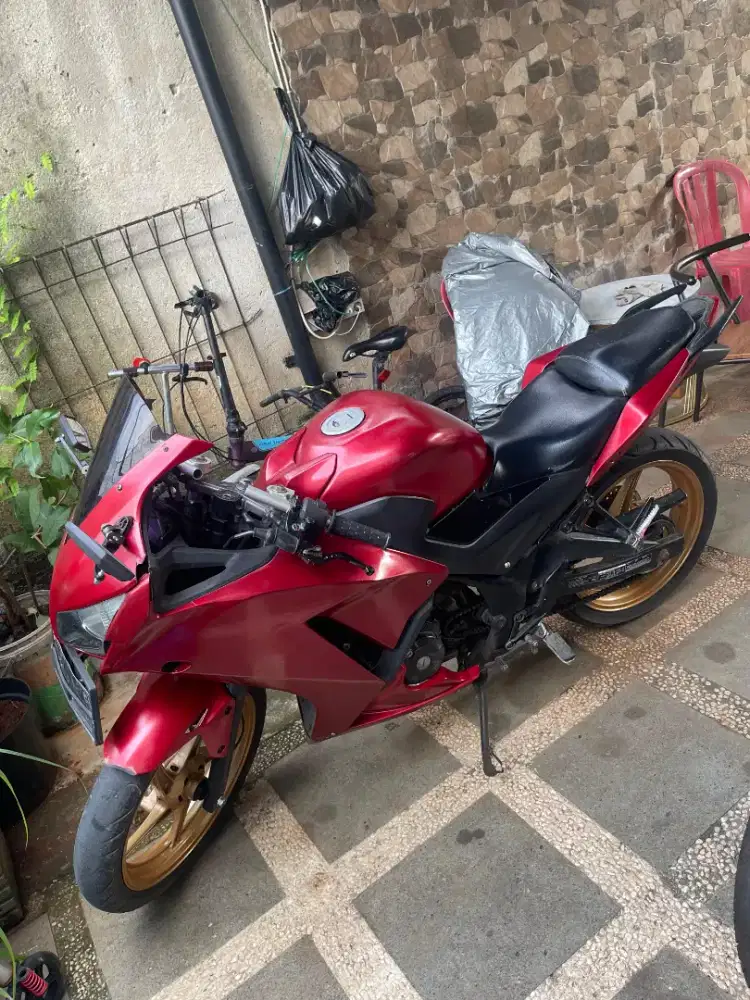 Honda CBR 150 lengkap 2016