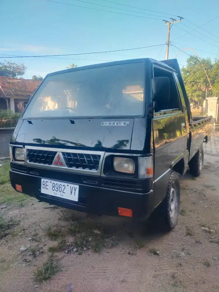 Mobil cukup orisinil dan kaki2 senyap body kaleng