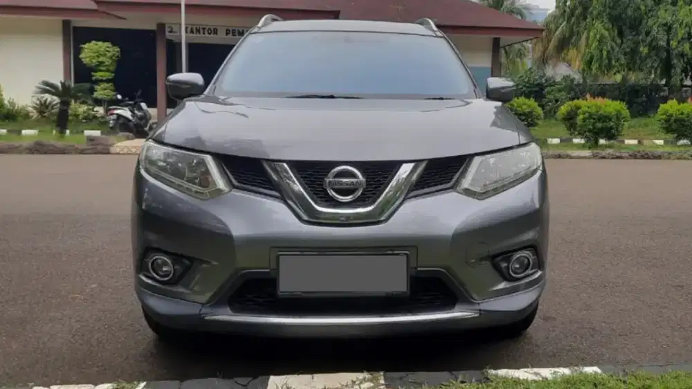 Nissan X-Trail T32 2.0 Bensin M/T 2014 Abu-Abu Tua Metalik