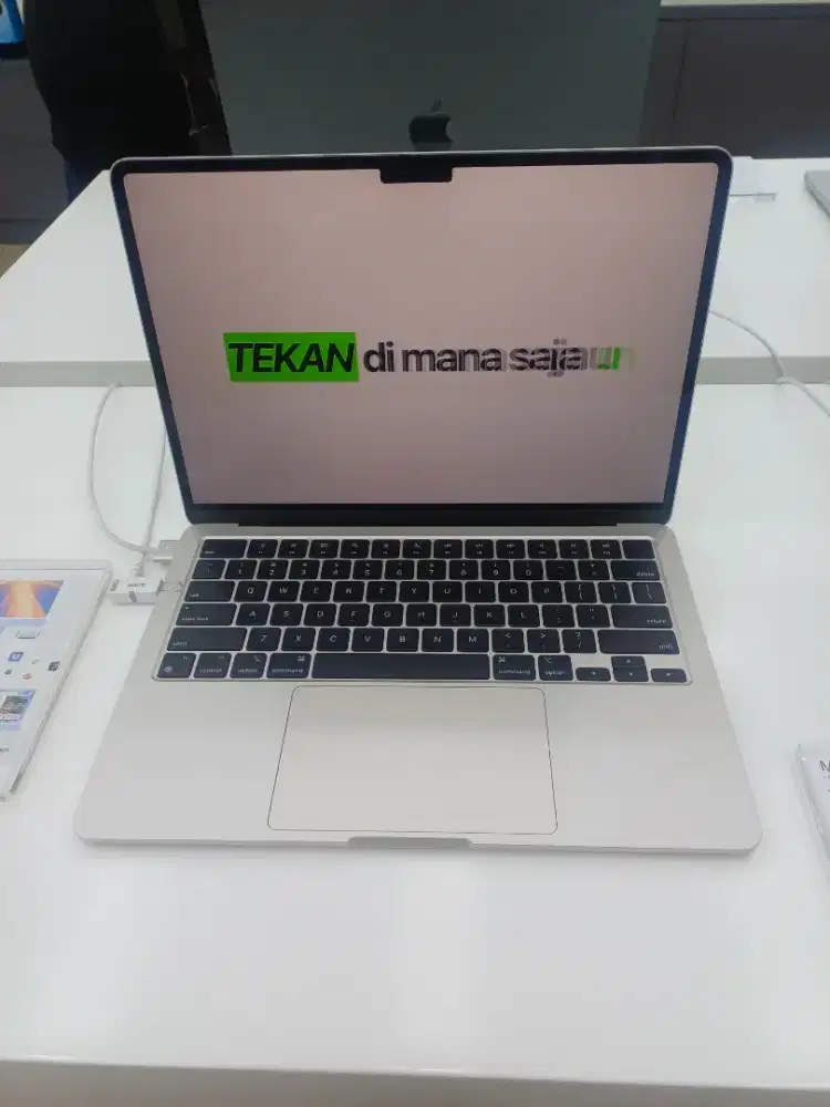 Promo Macebook Air M2 256 GB Bunga 0% Fre 2x cicilan