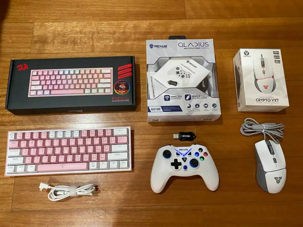 paket equip gaming keyboard , mouse , joystick kondisi seperti baru