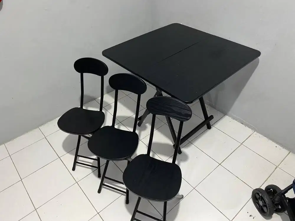Set Meja dan Kursi Makan Minimalis ( 1 Meja dan 3 Kursi )