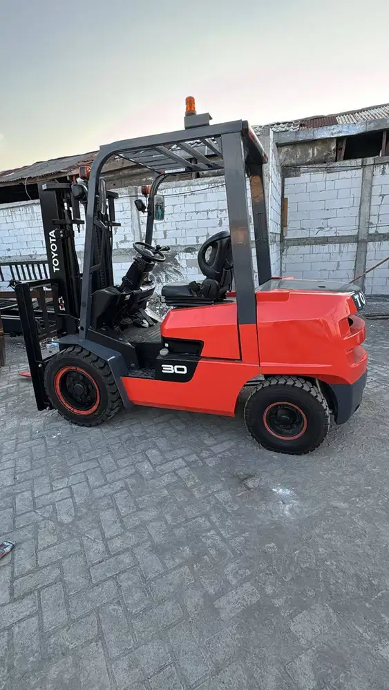 FORKLIFT BEKAS TOYOTA FDZN30 3 TON MAST STD 3 METER TH MUDA BERGARANSI