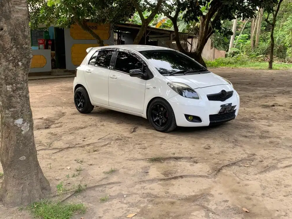 Yaris at 2011 j putih ab bantul