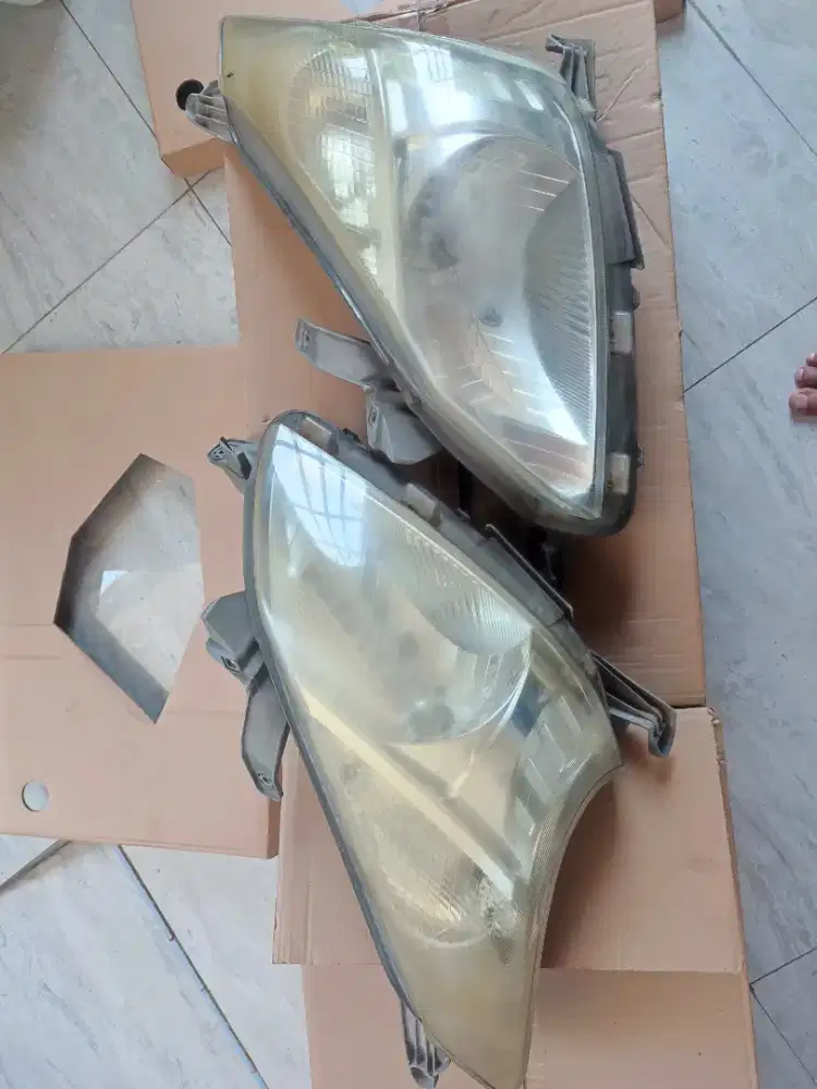 Head lamp avanza G 2104