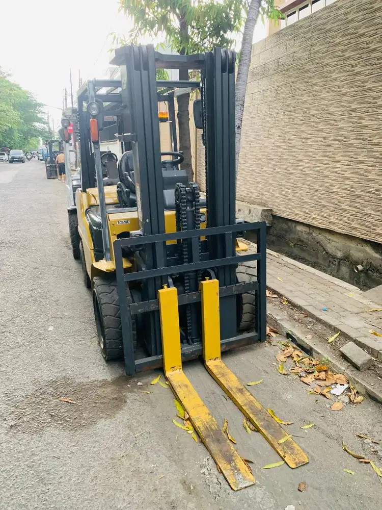 CATERPILLAR 3 TON MAST TRILIFT TAHUN MUDA LANGSUNG PEMILIK