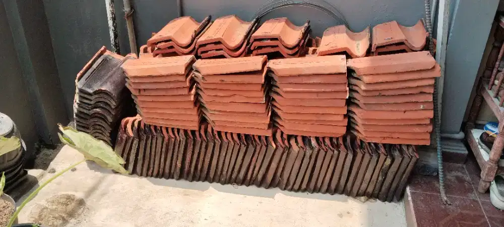 Genteng sisa renovasi
