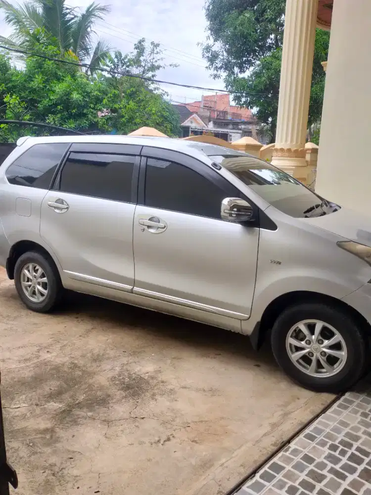 Mobil avanza dijual