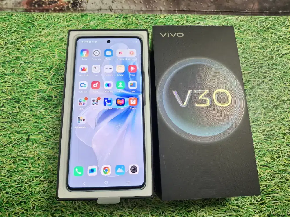 Vivo V30 5G 8/256 
Body perfect mulus kamera+suara jernih