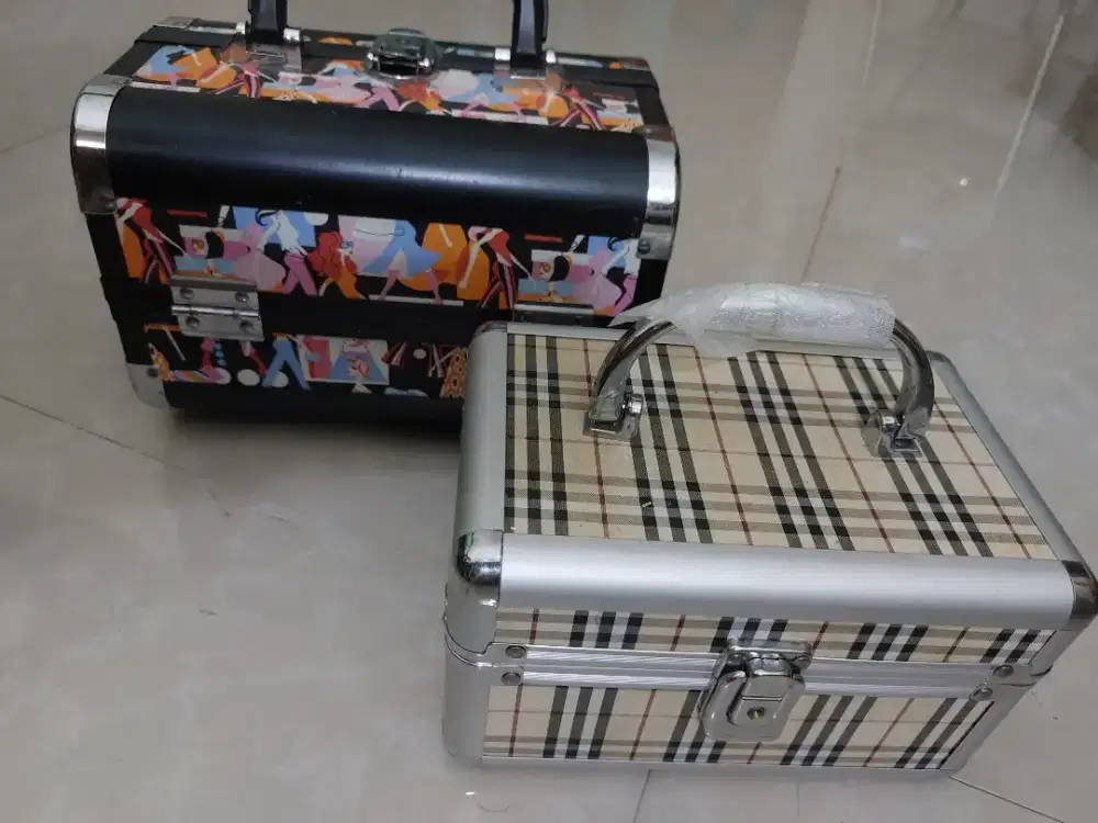 2 KOTAK MAKE UP/ BEAUTY CASE