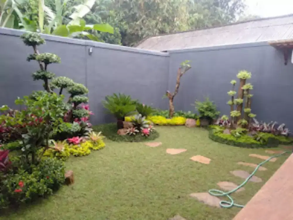 Tukang taman dan kolam koi.